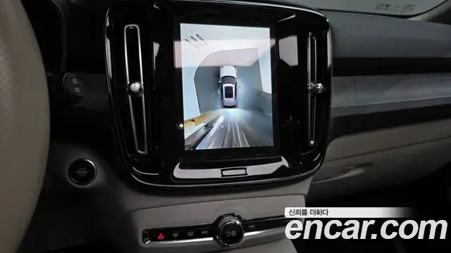 Volvo XC40 2022 — Фото 15/20