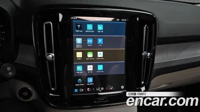 Volvo XC40 2022 — Фото 17/20