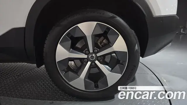 Volvo XC40 2022 — Şəkil 2/33