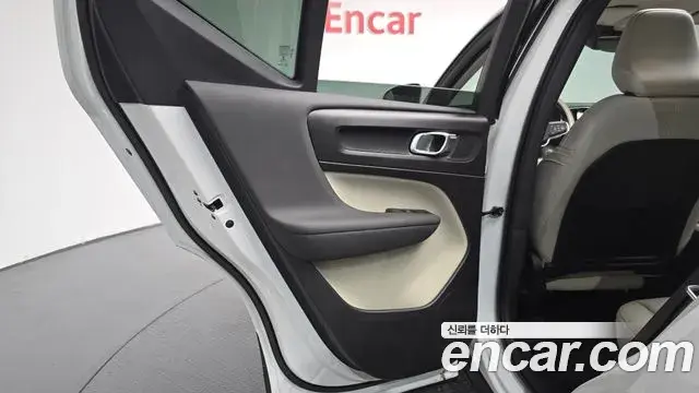 Volvo XC40 2022 — Şəkil 4/33