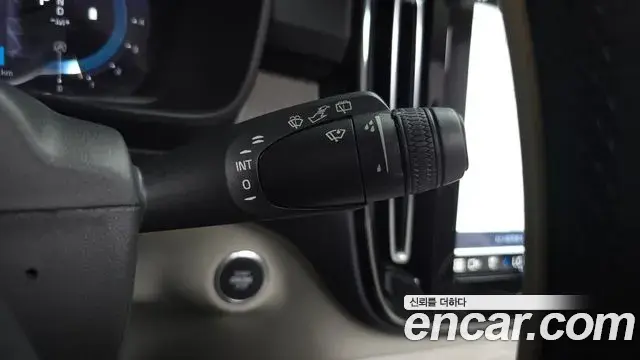 Volvo XC40 2022 — Şəkil 1/33
