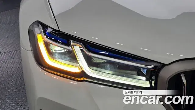 BMW 5 Series 2018 — ფოტო 14/30