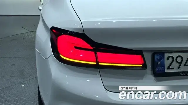 BMW 5 Series 2018 — ფოტო 1/30