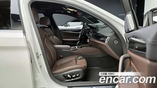BMW 5 Series 2018 — ფოტო 11/30