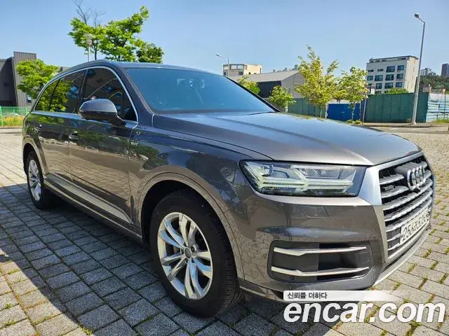 Audi Q7 2019 — ფოტო 9/20