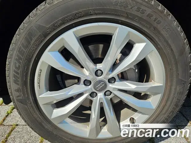 Audi Q7 2019 — ფოტო 11/20