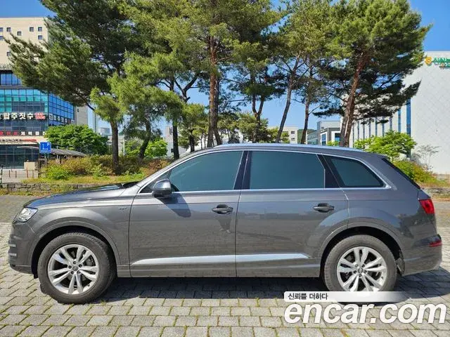 Audi Q7 2019 — ფოტო 4/20