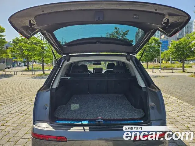 Audi Q7 2019 — ფოტო 5/20