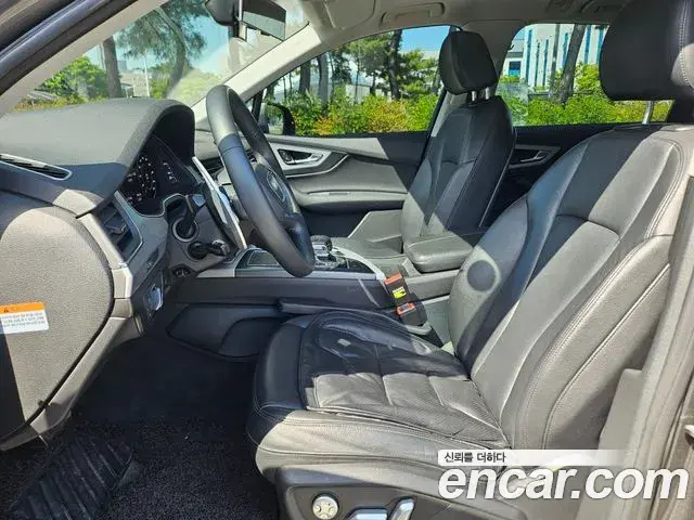 Audi Q7 2019 — ფოტო 17/20