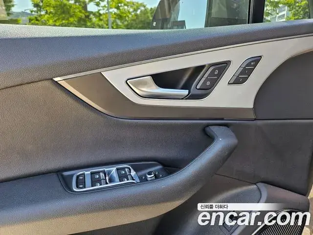 Audi Q7 2019 — ფოტო 16/20