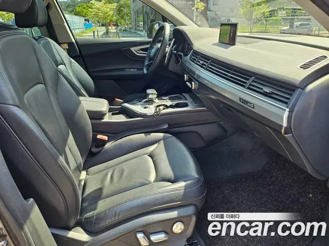Audi Q7 2019 — ფოტო 14/20