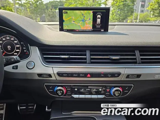 Audi Q7 2019 — ფოტო 15/20