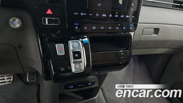 Hyundai Staria 2024 — Photo 31/34