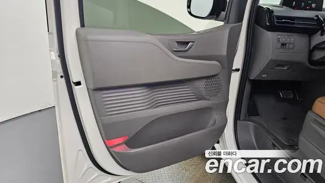 Hyundai Staria 2024 — Photo 23/34