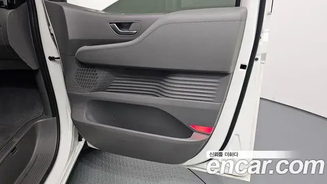 Hyundai Staria 2024 — Photo 1/34