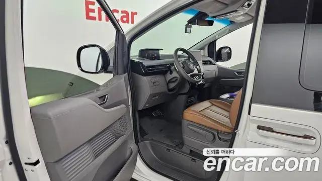 Hyundai Staria 2024 — Photo 34/34