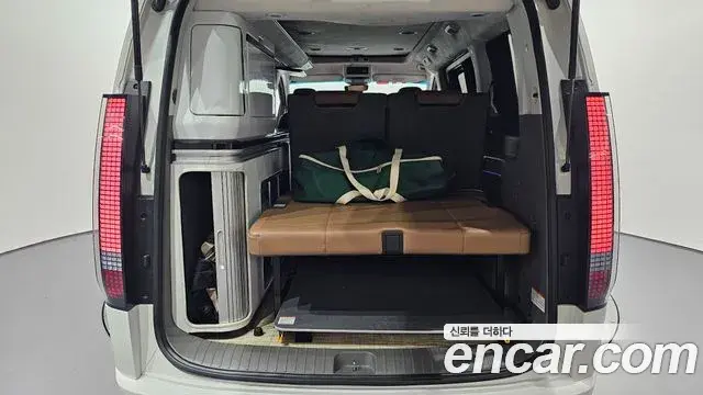 Hyundai Staria 2024 — Photo 25/34