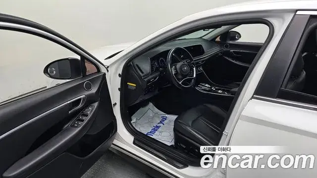 Hyundai Sonata Hybrid 2019 — Photo 6/20