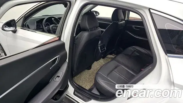 Hyundai Sonata Hybrid 2019 — Photo 8/20