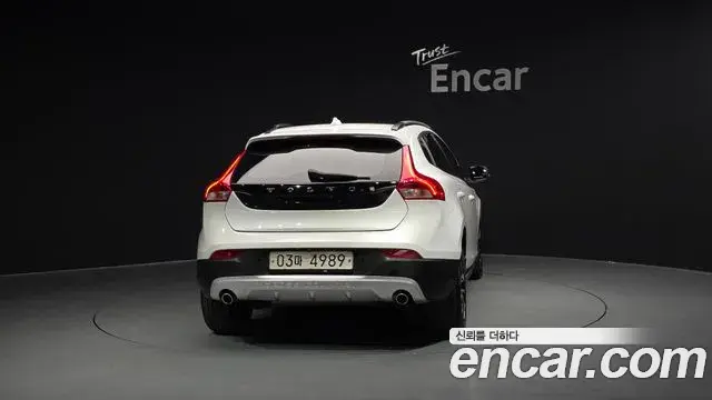 Volvo V40 Cross Country 2019 — Photo 3/38