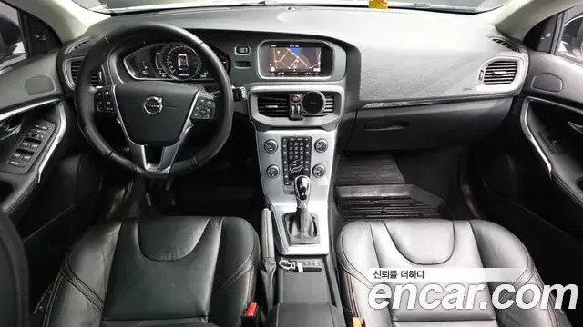 Volvo V40 Cross Country 2019 — Photo 16/38