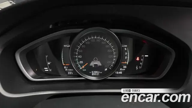 Volvo V40 Cross Country 2019 — Photo 21/38