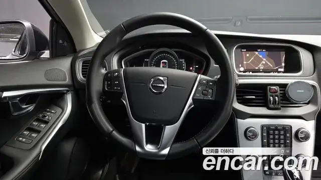 Volvo V40 Cross Country 2019 — Photo 36/38