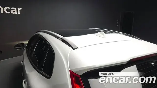 Volvo V40 Cross Country 2019 — Photo 18/38