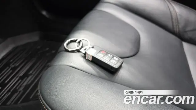 Volvo V40 Cross Country 2019 — Photo 29/38