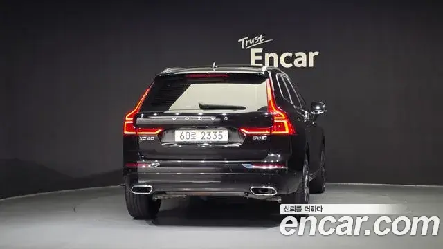 Volvo XC60 2018 — Şəkil 31/32