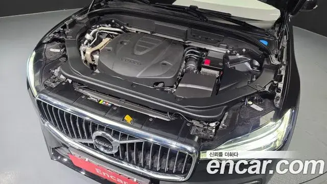 Volvo XC60 2018 — Şəkil 22/32