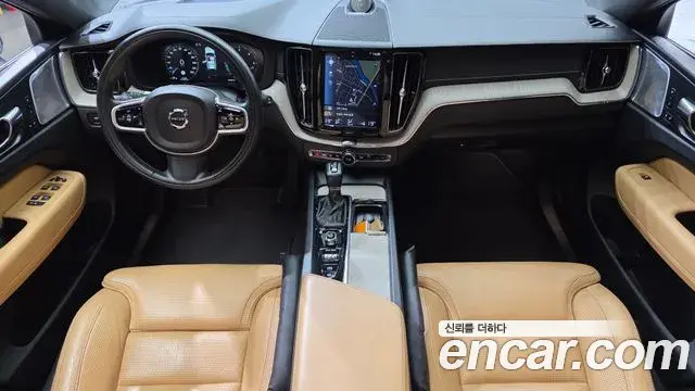 Volvo XC60 2018 — Şəkil 9/32