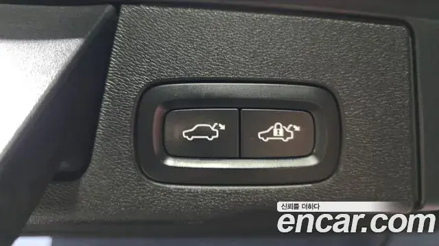 Volvo XC60 2018 — Şəkil 21/32