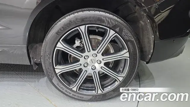 Volvo XC60 2018 — Şəkil 32/32