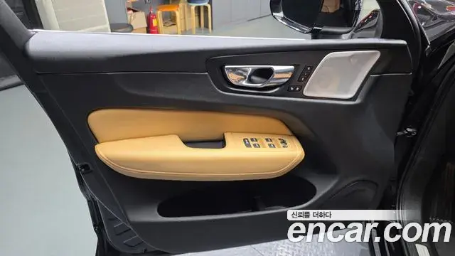 Volvo XC60 2018 — Şəkil 3/32