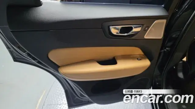 Volvo XC60 2018 — Şəkil 4/32
