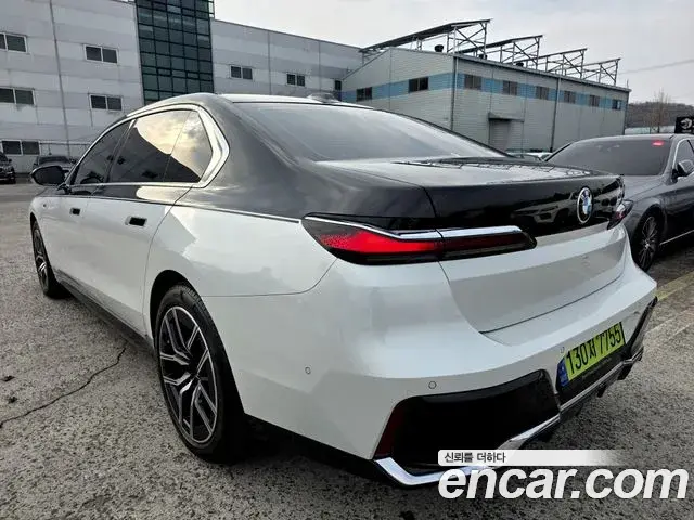 BMW 7 Series 2023 — Şəkil 13/20