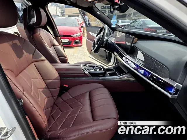 BMW 7 Series 2023 — Şəkil 8/20