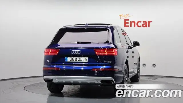 Audi Q7 2019 — Photo 27/31