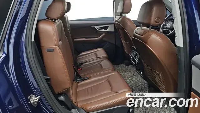 Audi Q7 2019 — Photo 7/31