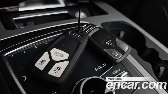 Audi Q7 2019 — Photo 2/31