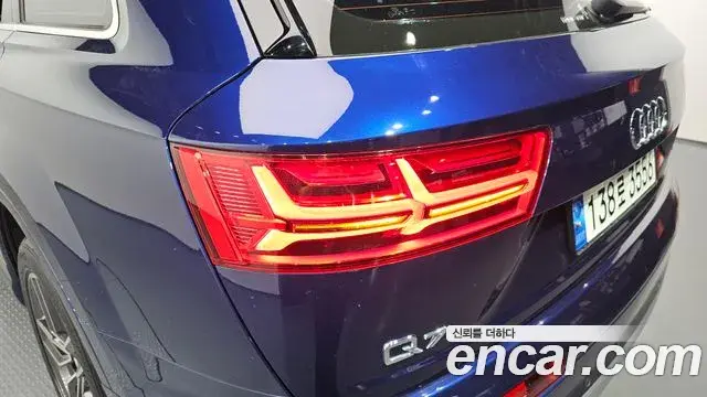 Audi Q7 2019 — Photo 24/31