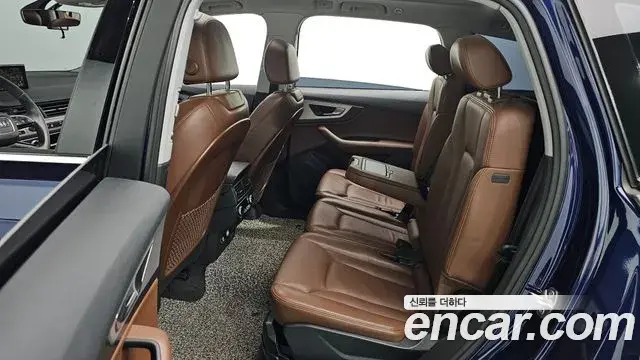 Audi Q7 2019 — Photo 5/31