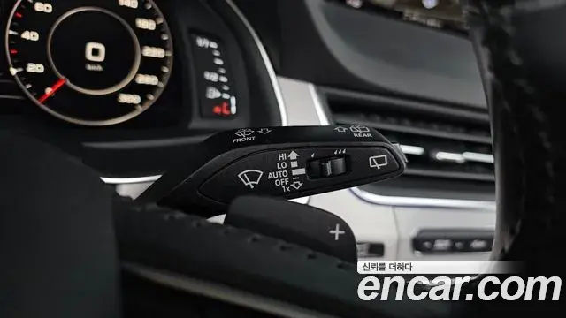 Audi Q7 2019 — Photo 18/31