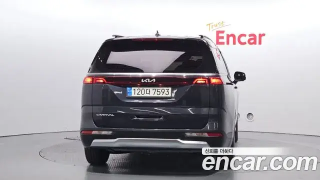 Kia Carnival 2021 — Photo 1/31