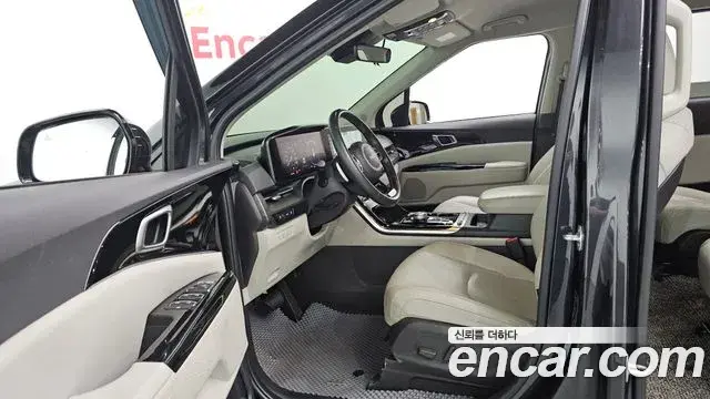 Kia Carnival 2021 — Photo 29/31
