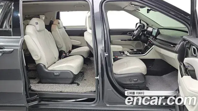 Kia Carnival 2021 — Photo 30/31