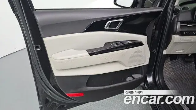 Kia Carnival 2021 — Photo 18/31