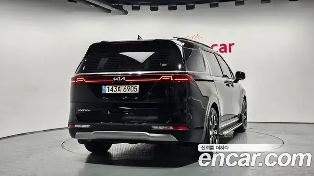 Kia Carnival 2023 — ფოტო 28/30