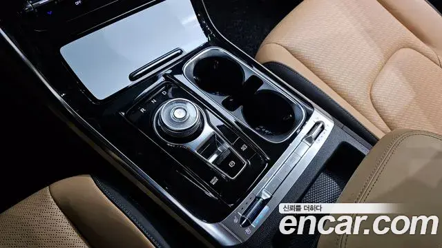 Kia Carnival 2023 — ფოტო 29/30